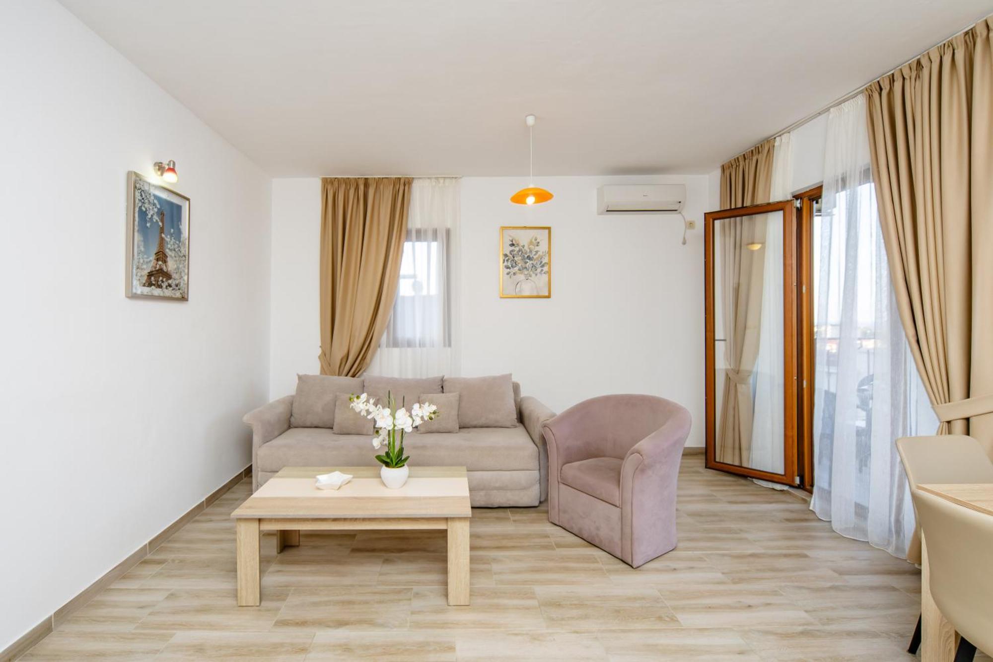 Arvala Apartments Budva Bilik gambar