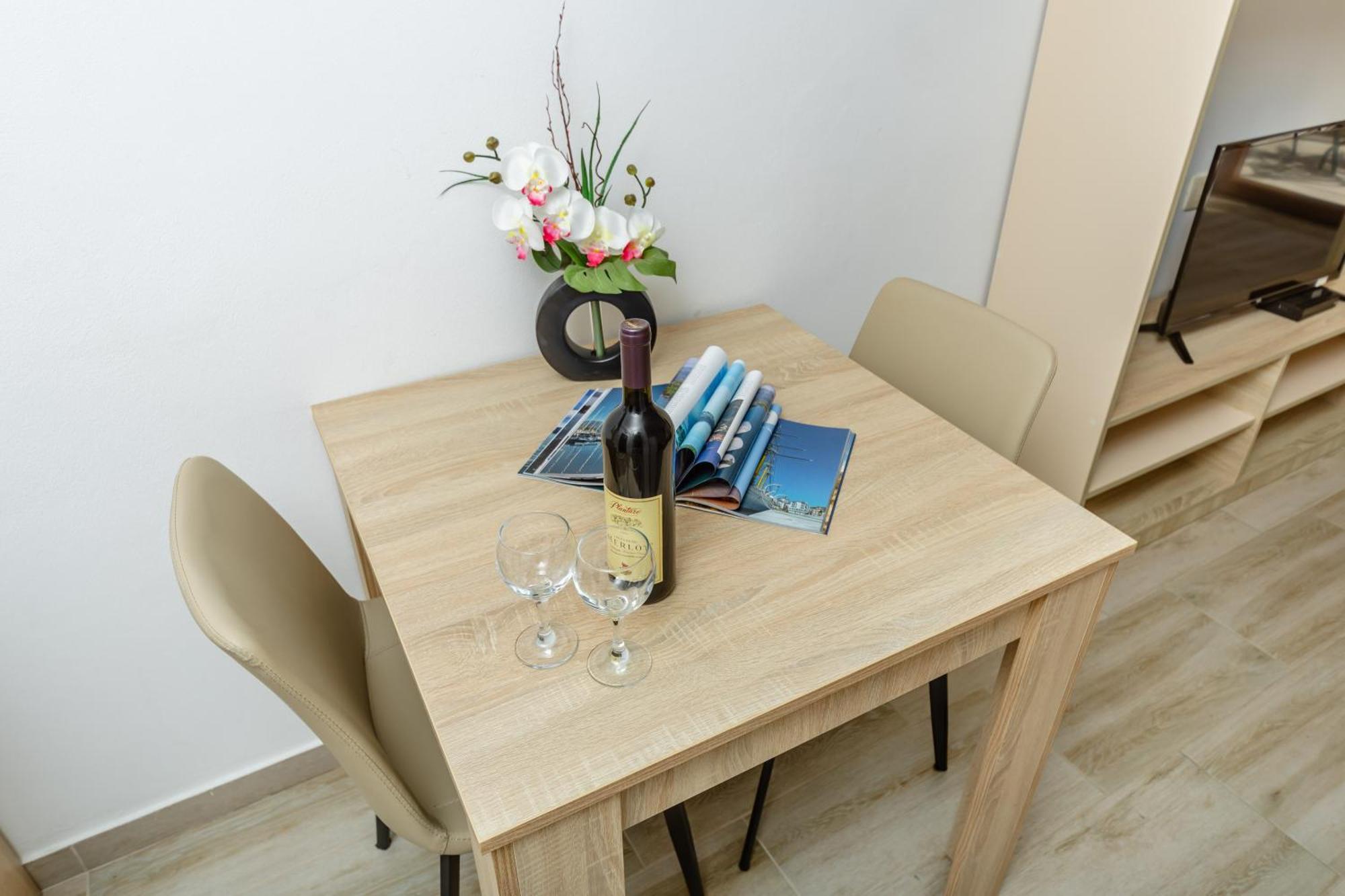 Arvala Apartments Budva Bilik gambar