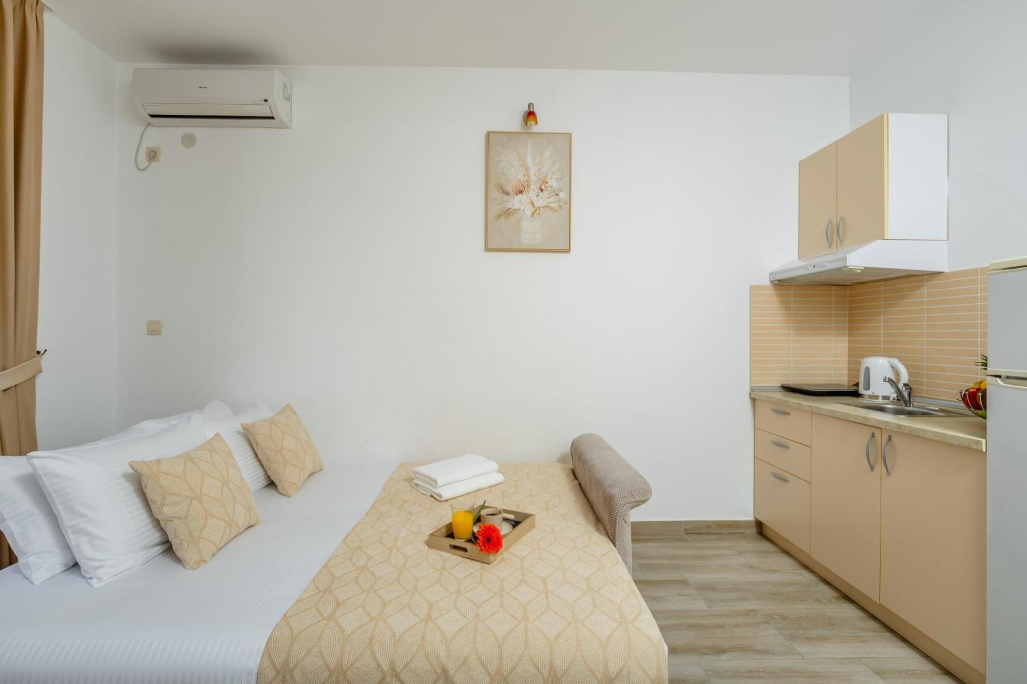 Arvala Apartments Budva Bilik gambar