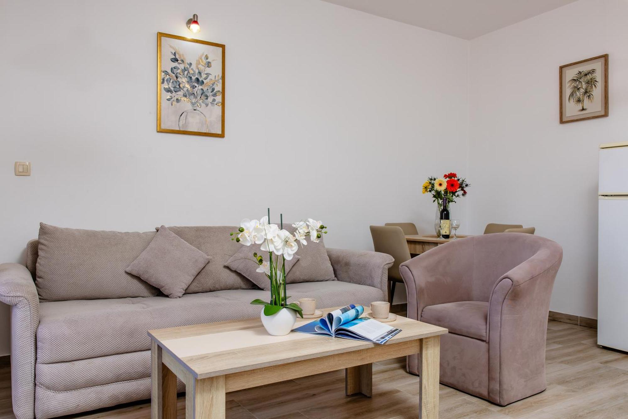 Arvala Apartments Budva Bilik gambar