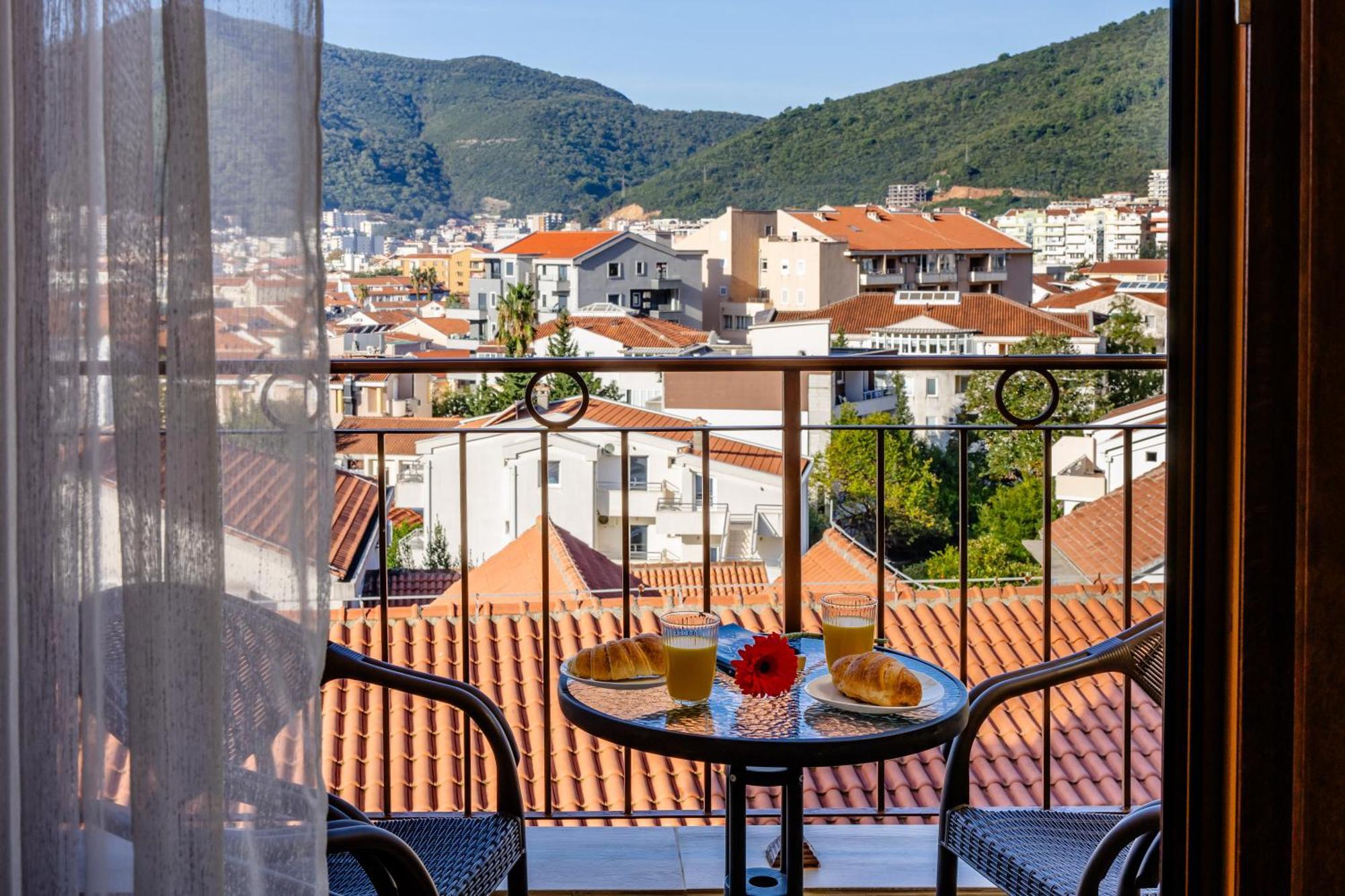 Arvala Apartments Budva Bilik gambar